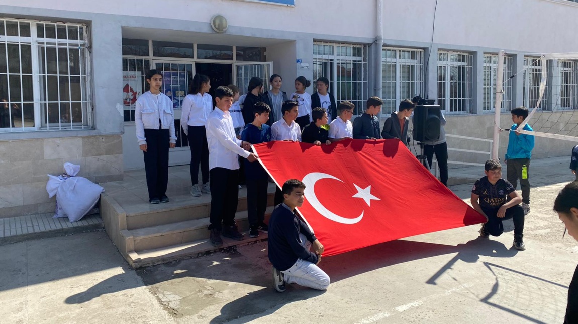 12 Mart İstiklal Marşı´nın Kabulü okulumuzda yapılan tören ve etkinliklerle kutlandı.